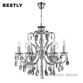 Kristallen kroonluchter is een kunst